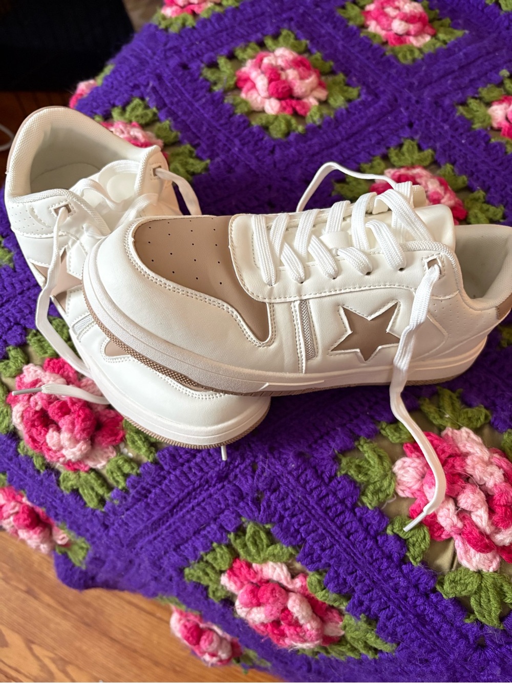Womens size 10, White Lace-Up Sneakers with Tan Star Accent